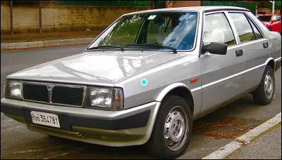 Quel est ce modèle en P produit par Lancia de 1982 à 1989 ?