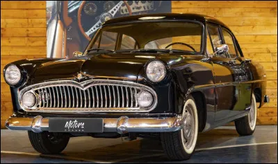 Quel est ce modèle en T produit par Simca de 1954 à 1957 ?