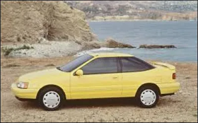 Cette voiture jaune est une ...