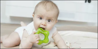 "Cécile, ma fille" est une chanson de Claude Nougaro sortie en 1963. Dans cette chanson, quel âge a cette petite ?