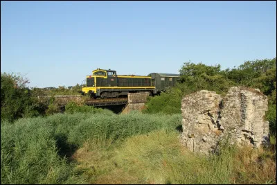 Entre quelles villes circule le train touristique du Cotentin ?