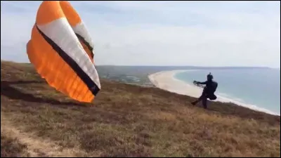Quelle côte du Cotentin est la plus adaptée pour faire du parapente ou du deltaplane ?