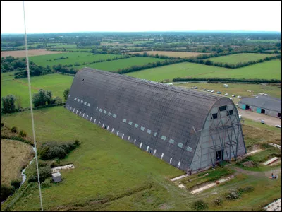 Le hangar à dirigeables d'Ecausseville est un site...