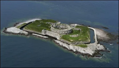 Quelles îles ne sont pas accessibles au public ?