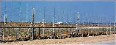 Avec 8 893 km, laquelle de ces frontières est la plus longue du monde ?