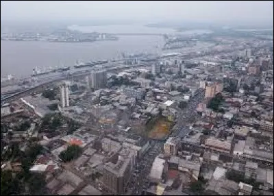 Dans lequel de ces pays se situe la ville de Douala ?