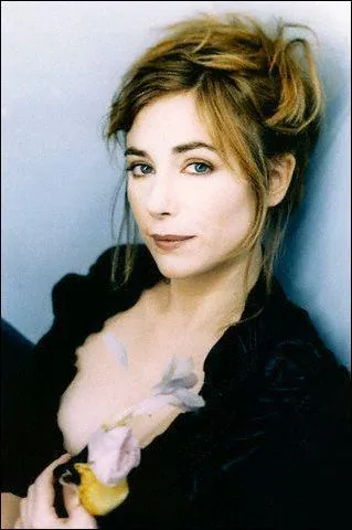 Fille d'un trs grand acteur franais :