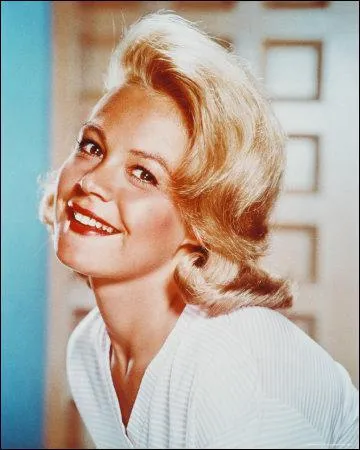 Olivia Newton-John avait le mme nom dans 'Grease', en hommage :