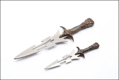 Comment nomme-t-on un couteau très coupant que l'on utilise souvent pour couper du bois ?