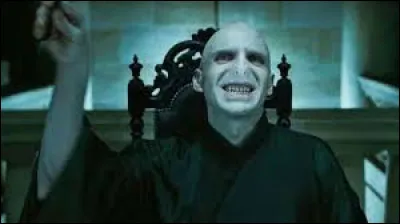 Qui lui a donné le nom de "Voldemort" ?