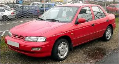 Cette voiture rouge porte le nom de ...