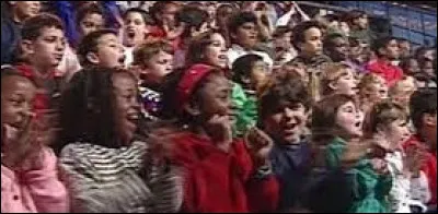 Quelle émission pour la jeunesse est diffusée pour la première fois en France en septembre 1987 ?