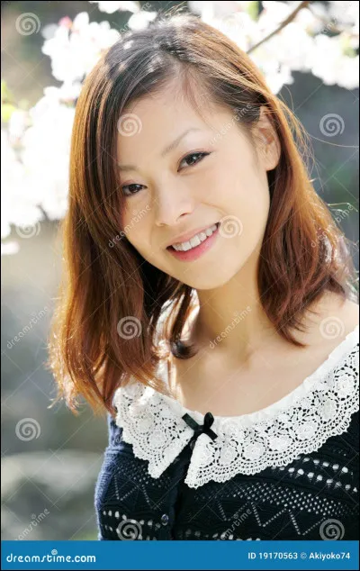 Le concept est cute. Avec une amie de ton groupe, vous écoutez de la K-pop. Quel titre est ton préféré ?