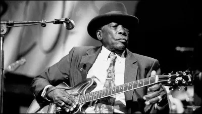 Il signe son premier engagement pour deux semaines, en première partie du guitariste...