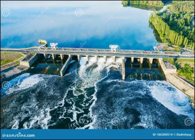 La centrale hydraulique de barrage est...
