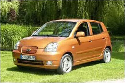 Quel est le nom de cette petite voiture orange ?