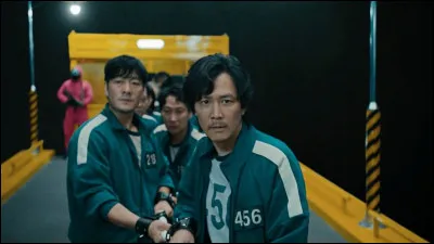 Tir à la corde...
Ton équipe est majoritairement composée de femmes et de personnes âgées. Tu te dis que cest la fin. Cest là que le joueur 001 intervient. Tu