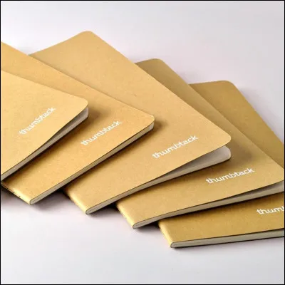 Ton professeur donne un travail de groupe. Tu