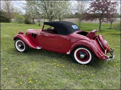 Ce type de carrosserie, proche des cabriolets, se caractérise par des places arrière de dépannage exigües sous forme de strapontins dans le coffre. Comment s'appelle-t-elle ?