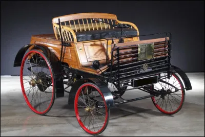 Ce type extrêmement ancien désignait des voitures à banquette unique, très peu carrossées et souvent de petite taille et tire son nom de sa ressemblance avec une voiture à cheval utilisée par les chasseurs. Comment s'appellent ces voitures ?