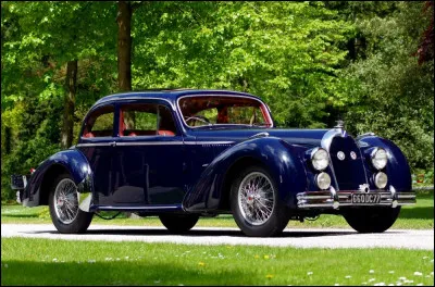 Aujourd'hui, toutes les carrosseries fermées à deux portes sont usuellement nommées coupés. Mais à l'origine, un coupé ne peut avoir que deux vitres latérales. Comment s'appelle alors une conduite intérieure à deux portes mais avec quatre vitres latérales ou plus ?
