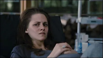 Dans le tome 4, comment Bella veut-elle appeler son enfant si c’est un garçon ?