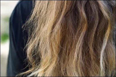 Dernière question : tes cheveux sont-ils bouclés ou lisses ? (ondulés et frisés ça rentre dans la catégorie bouclés)