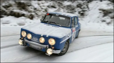 Quel modèle vieillissant remplace la Renault R8 sortie en 1967 ?