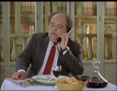 Pour qui Pignon se fait-il passer au téléphone pour parler à Christine à l'hôpital ?