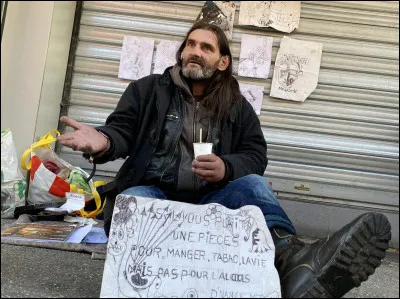 As-tu un toit et de quoi te nourrir suffisamment ?