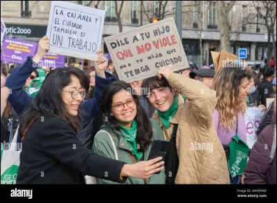 En quelle année apparaît le droit de grève ?