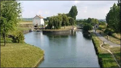 Pour finir, je vous emmène sur le canal de l'Ourcq, à Vignely. Commune Francilienne, dans la Grande Couronne, elle se situe dans le département ...