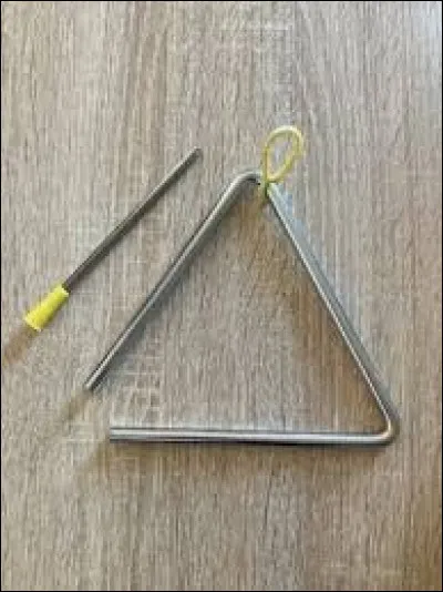 En musique, en quelle matière est généralement composé un triangle ?