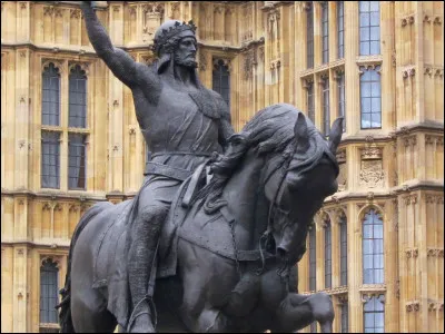 Richard vécut majoritairement dans les domaines français détenus alors par l'Angleterre (Aquitaine, Poitou, Anjou, Normandie). Quelles langues parlait-il ?