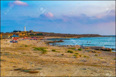 En chemin pour la Terre Sainte, sur quelles îles de la Méditerranée fit-il la guerre ?