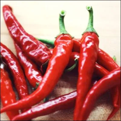 Quelle charcuterie, qui aurait été inventée pendant la Grèce antique, peut être créole quand elle est cuisinée au piment ?