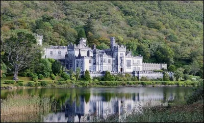 Quel est ce château situé dans le Connemara ?