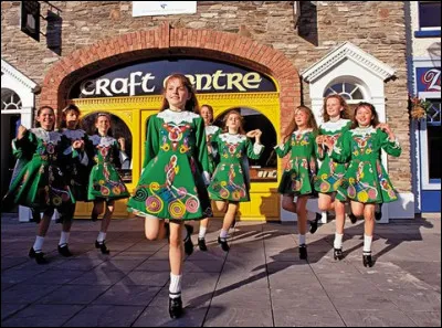Quelle est cette danse que les jeunes filles apprennent dès 4 ans ?