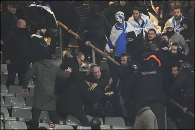 S'il y a une bagarre que fais-tu ?