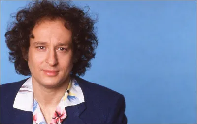 Comment se faisait-il appeler avant d'enregistrer son premier album ?