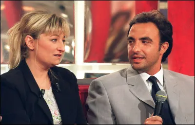 Dans quelle émission de télévision présentée par Christine Bravo, Nikos Aliagas a-t-il fait ses débuts ?