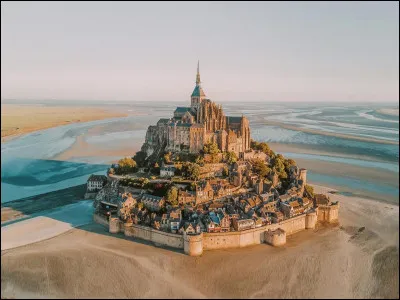 Le Mont-Saint-Michel est breton.
