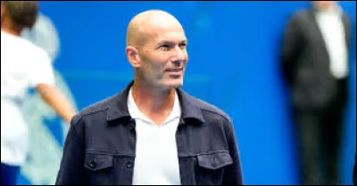 Qui est ce footballeur chauve célèbre ?