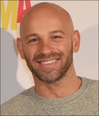 Qui est cet acteur chauve célèbre ?