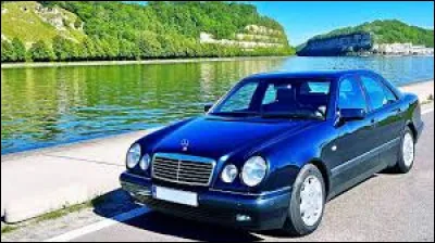 Quel est le nom de ce modèle de chez Mercedes-Benz ?