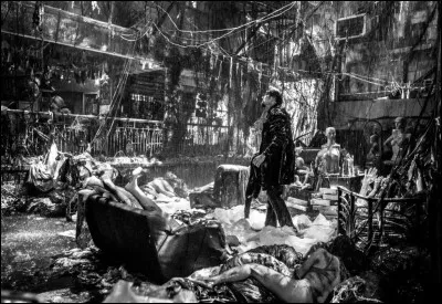 L'un de ces films est intégralement en noir et blanc et met en scène un tueur en série. Lequel est-ce ?