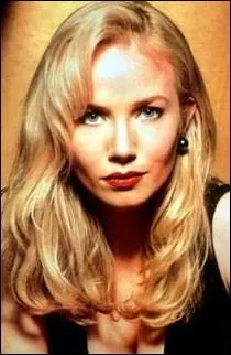 S'est notamment fait connatre en posant 'La Main sur le Berceau' :