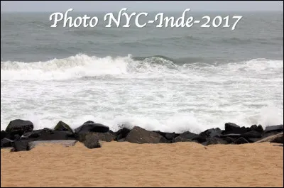 Quel est le nom de la mer c&ocirc;ti&egrave;re de l'oc&eacute;an Indien qui arrose la ville de Pondich&eacute;ry en Inde ?