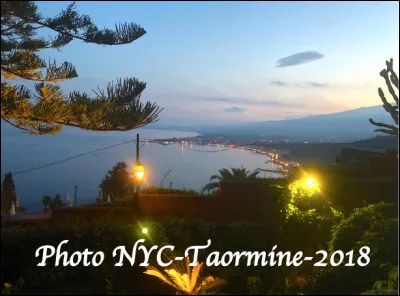 Quel est le nom de la mer qui arrose la ville de Taormina en Sicile ?