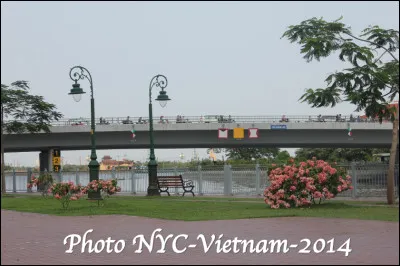 Quel est le nom de la rivi&egrave;re qui arrose la ville d'Ho Chi-Minh-Ville la plus grande cit&eacute; du Vietnam ?